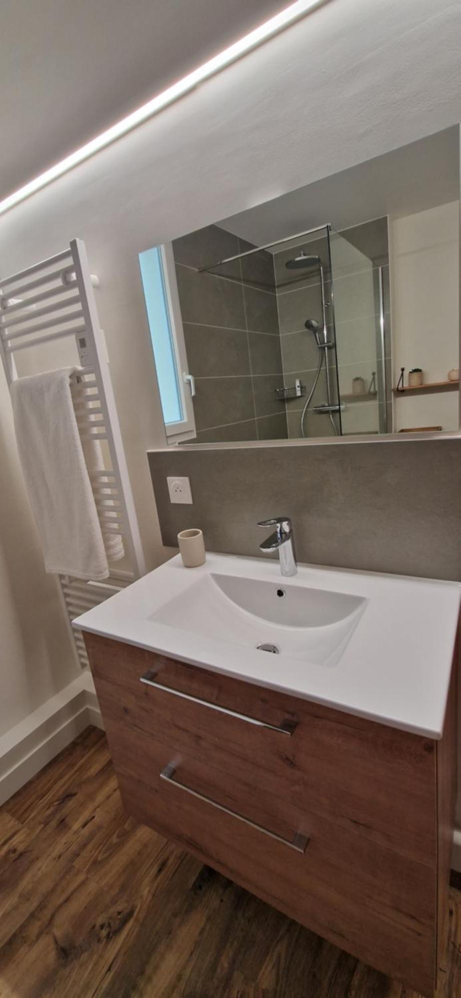 D-Day Apartment บาเยอ ภายนอก รูปภาพ
